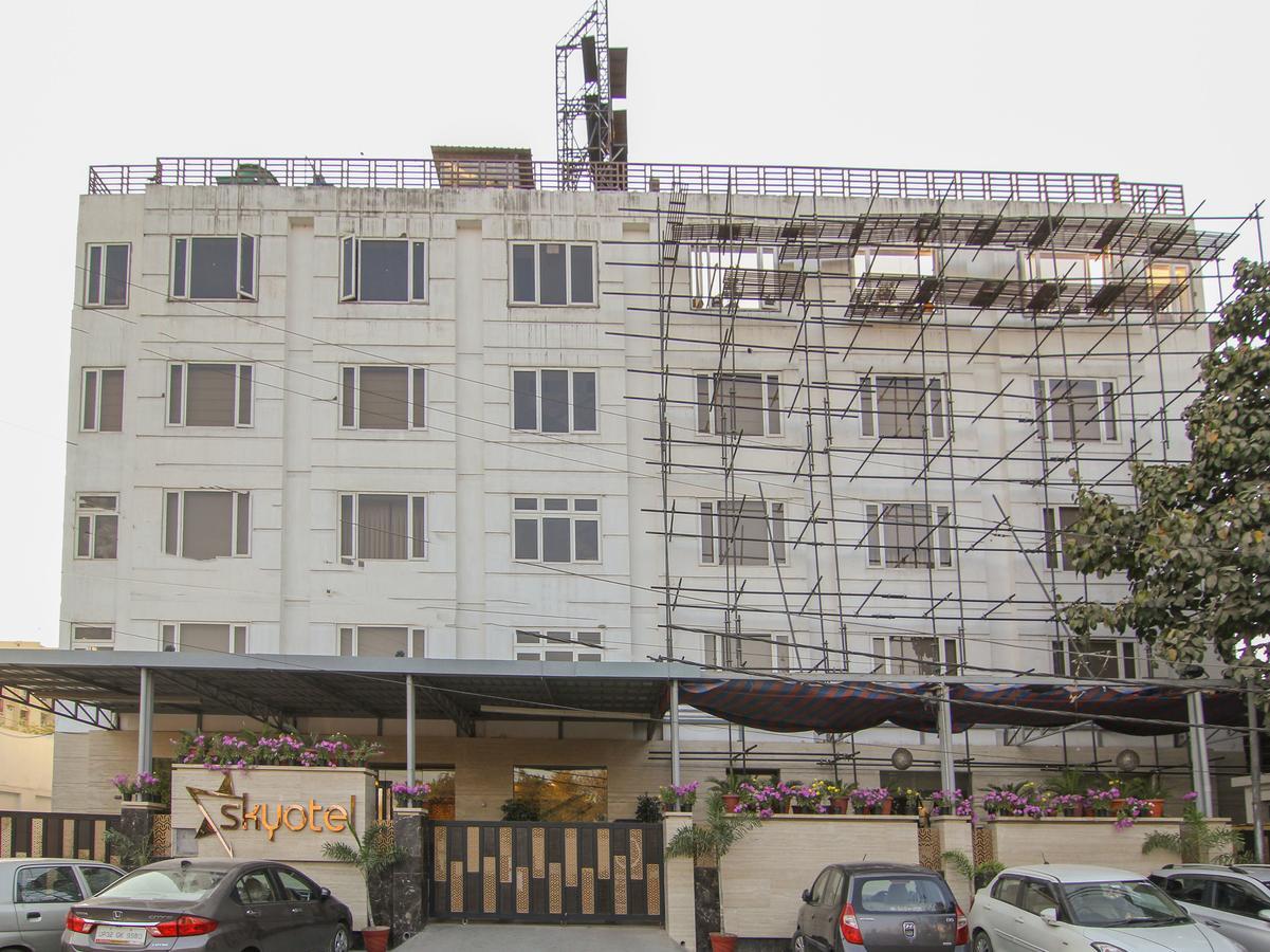 Oyo 12496 Skyotel Lucknow Exterior foto